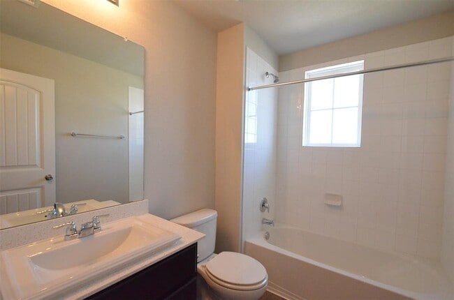 Building Photo - 2105 Port Ellen Dr