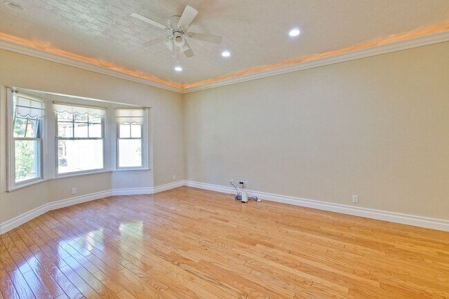 Building Photo - Turnkey Home with Natural Light & Upgrades...
