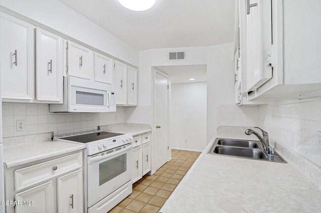 Building Photo - 3223 Isla Morada Dr