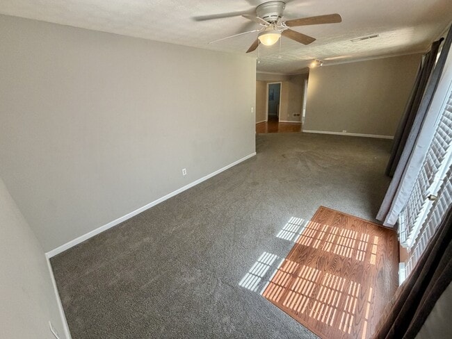 Building Photo - 212 Kensington Trce