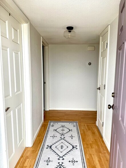 Building Photo - 142 Cherry St