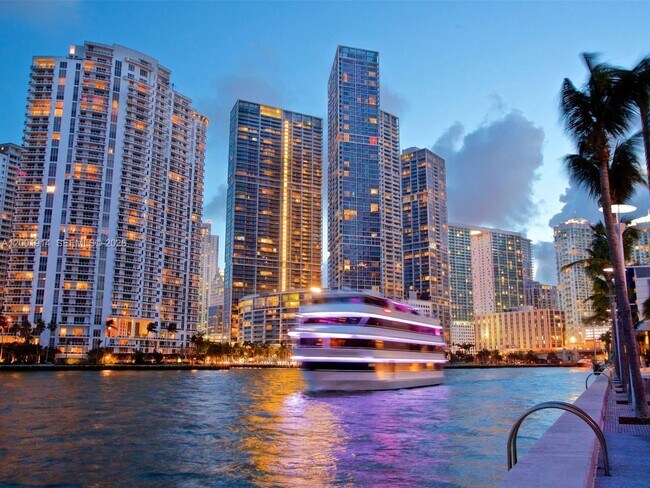 Building Photo - 321 NE 26th St