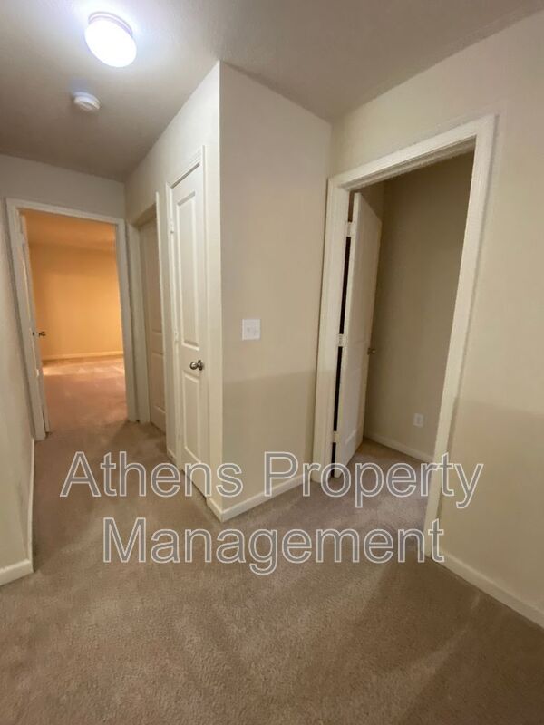 Building Photo - 304 Morning Dr