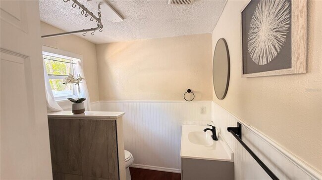 Building Photo - 905 Jones St