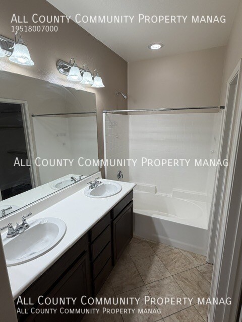 Building Photo - 44920 Honey Locust Dr
