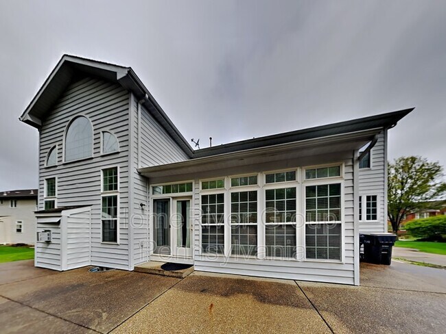 Building Photo - 145 Tanglewood Dr