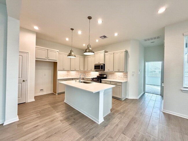 Building Photo - 620 Silver Pear Ct