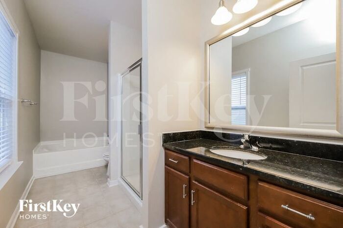 Building Photo - 3747 Littlebrook Dr