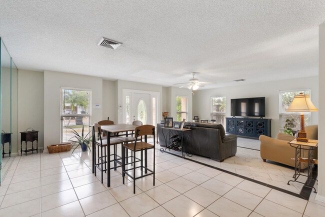 Building Photo - 306 18th Ave N