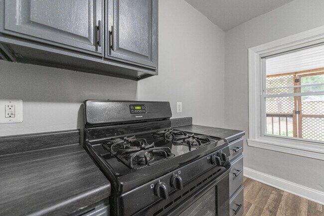 Building Photo - 9 E Basin St