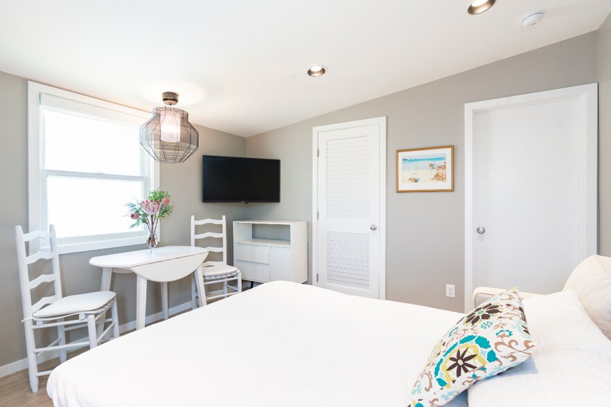 Building Photo - 930 Pueo St