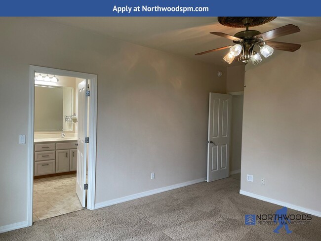 Building Photo - PET FRIENDLY!! Beautiful 3 Bedroom 2 Bath Home in Eagle Point Golf Course Community