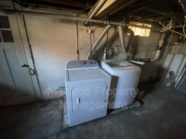 Building Photo - 126 Forest Ave