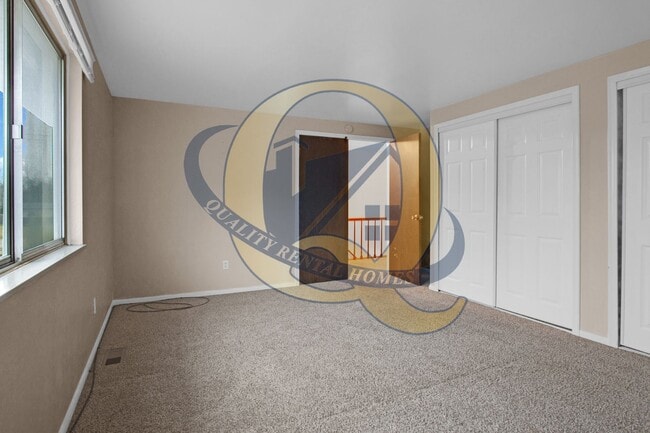 Building Photo - Available Now! - 3 Bedroom 1.5 Bath in Kearsley School District!