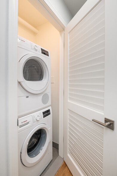 Building Photo - 1410 Columbia Rd