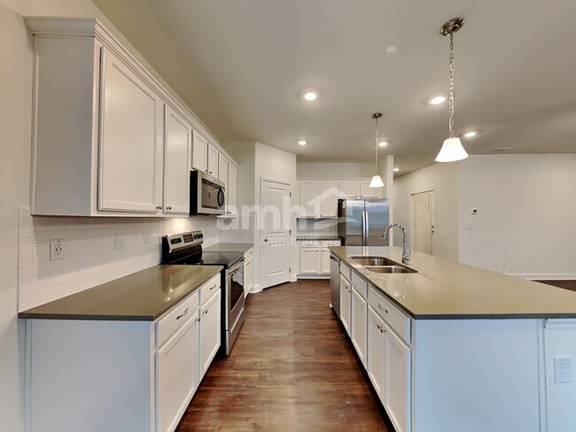 Building Photo - 2003 Windsor Park Ave