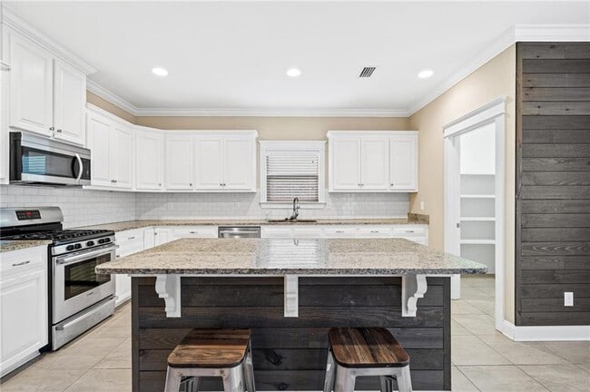 Building Photo - 7817 Hemlock St