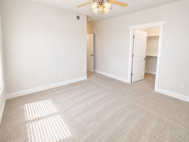 Building Photo - 91 W Springview Dr