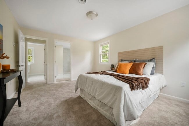 Building Photo - 1030 Oak St