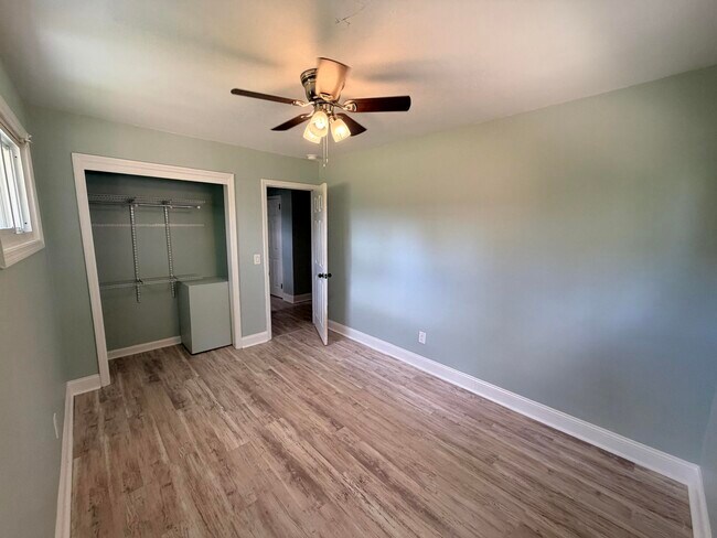 Building Photo - 416 Martha Ln