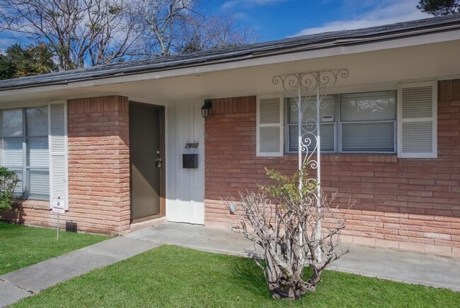 Building Photo - 2902 Wuthering Heights Dr