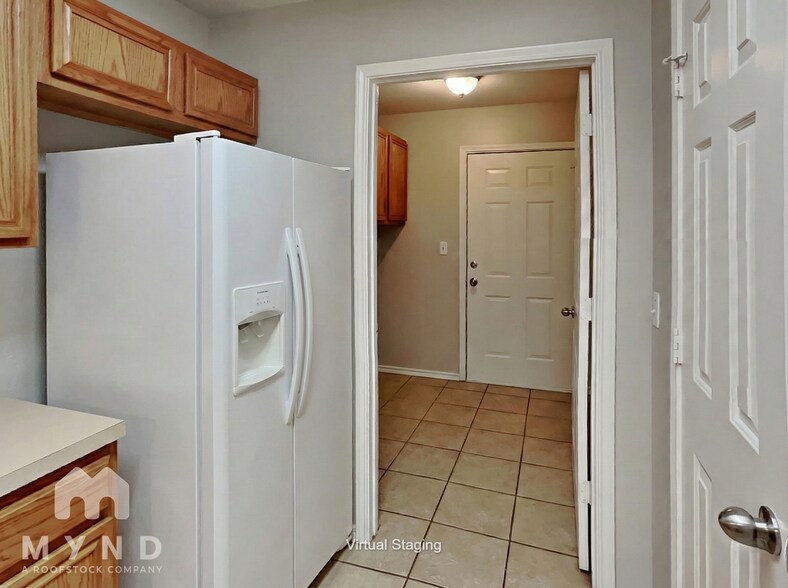 Building Photo - 526 N Brentwood Ave