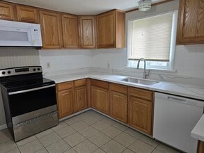 Building Photo - 12105 12th Ave S