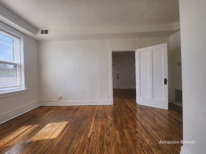 Building Photo - 1158 S Mason Ave