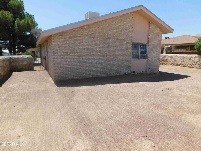 Building Photo - 11957 Picasso Dr