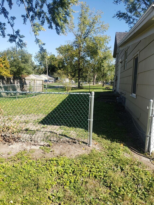 Building Photo - 3 BR House in Waynedale