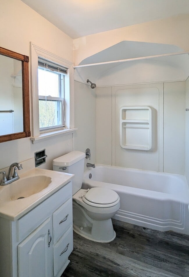 Building Photo - 607 Walnut St