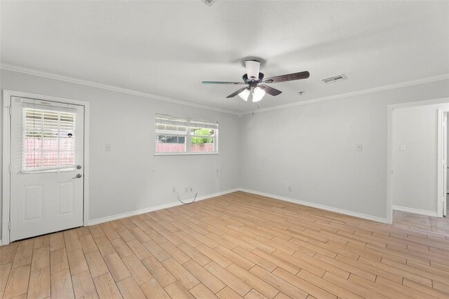 Building Photo - 519 Guyer St
