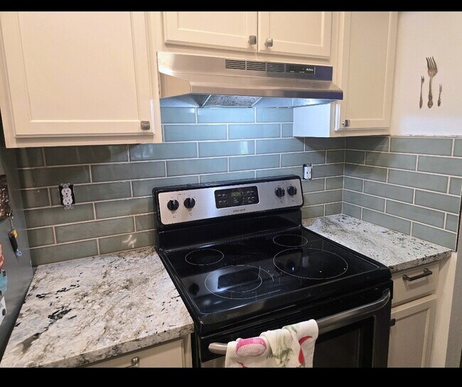 Building Photo - 3550 S Harlan St