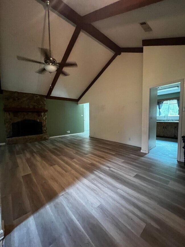 Building Photo - 171 Old Oak Ln