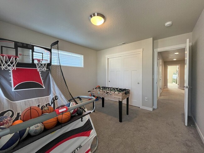 Building Photo - Spacious 3-Bedroom + Loft Home with Modern...