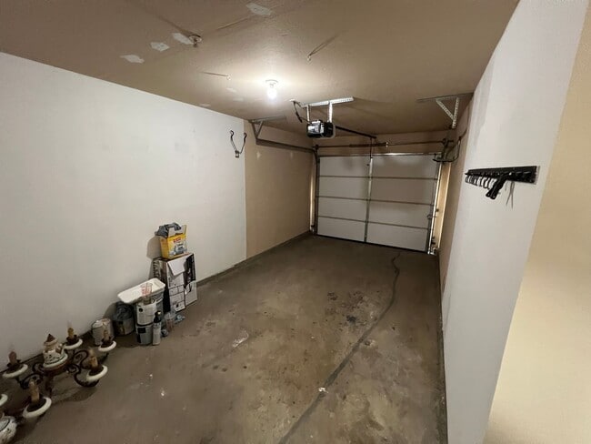 Building Photo - Upgraded Single Story First Floor Condo in Gated Community at Popular Madison Park Villas