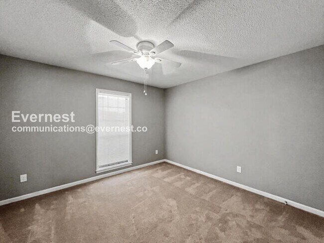 Building Photo - 3 Bed/3 Bath Home with Carport / Pet-Friendly / Available Now!