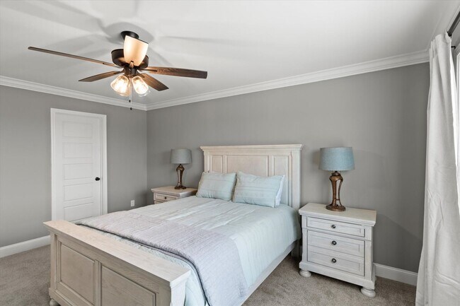 Building Photo - Fully Furnished and Move-In Ready! Flexible Lease Options Available!