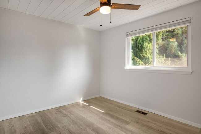 Building Photo - Charming 3-Bedroom Home in West Boise – Sp...