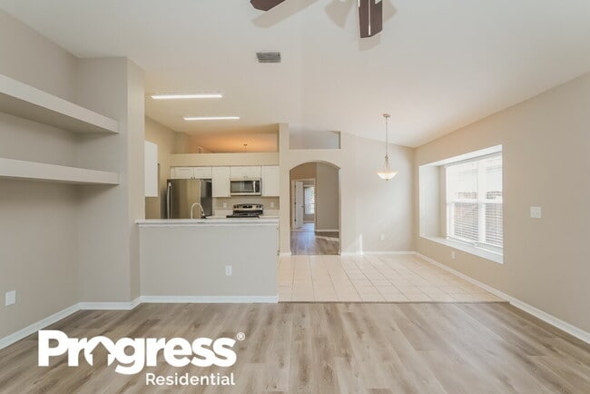 Building Photo - 411 Sand Ridge Dr