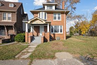 Building Photo - 4 Bedroom newly renovated $1475