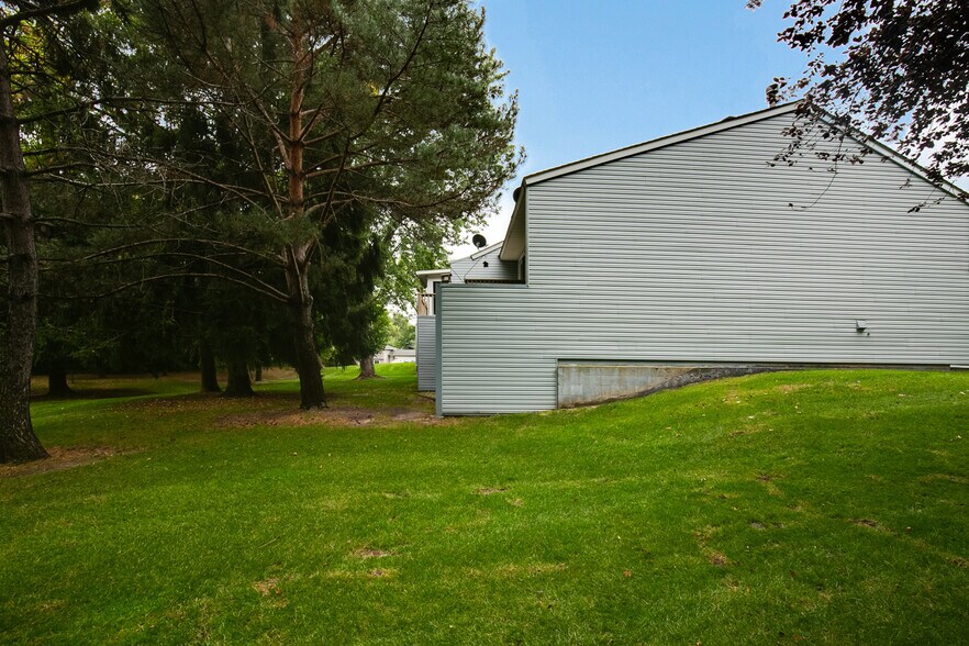 Building Photo - 12115 Drake St NW