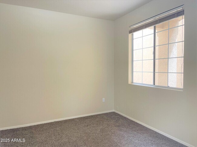 Building Photo - 1529 E South Fork Dr