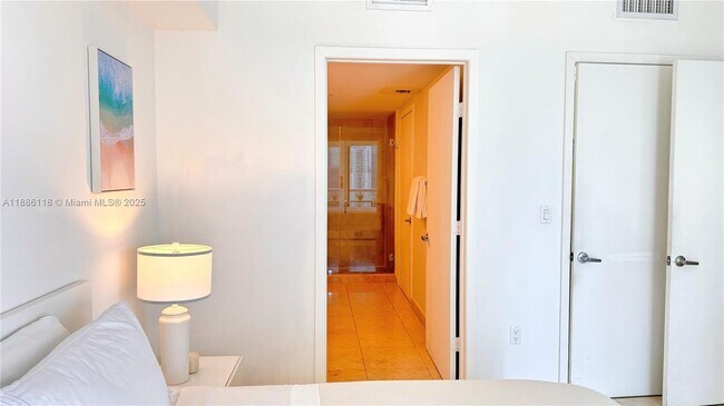 Building Photo - 475 Brickell Ave