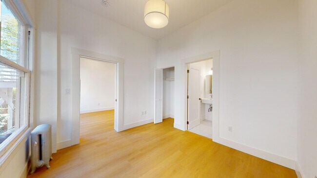 Building Photo - 550 Baker St