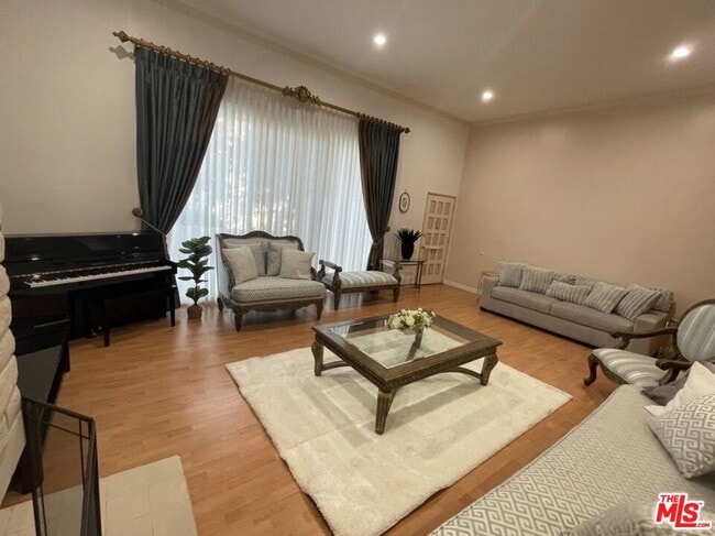 Building Photo - 5271 Newcastle Ave