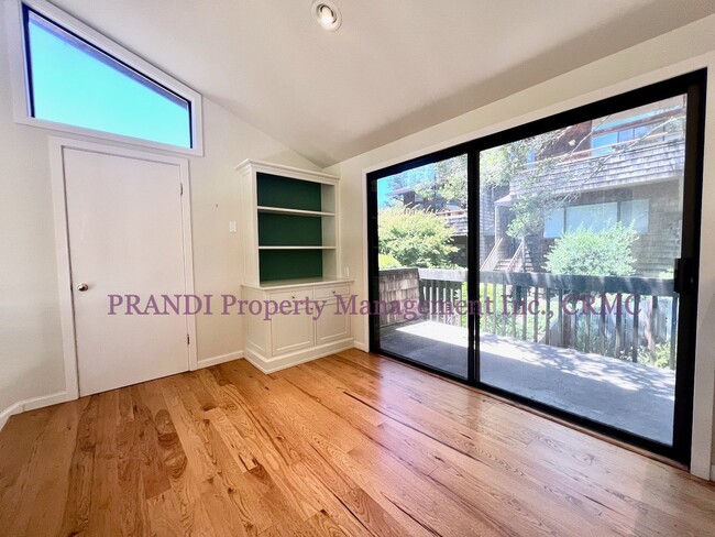 Building Photo - Split Level Condo Just Steps from Downtown