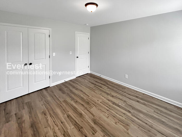 Building Photo - 322 Fenrose Dr