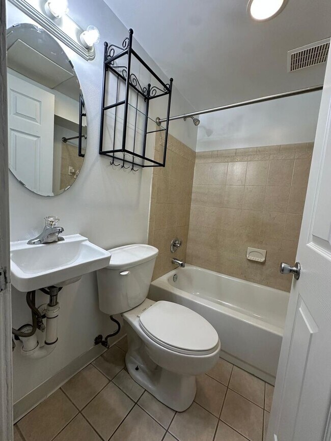 Building Photo - 3 Bedroom Rowhome in Pigtown