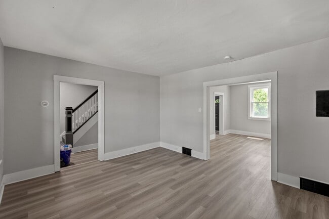 Building Photo - Stunning 3 bedroom home in Carrick available August 15!